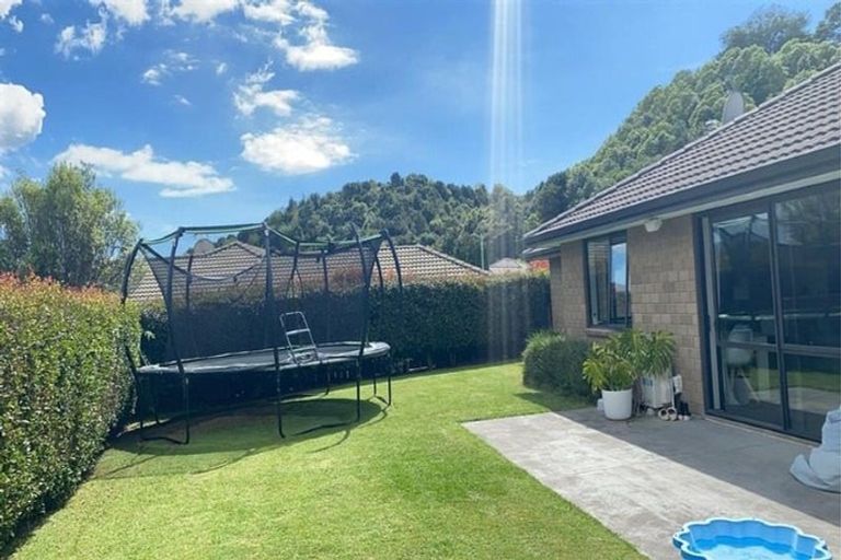 Photo of property in 10 Bathurst Crescent, Pyes Pa, Tauranga, 3112