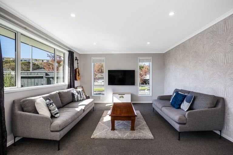 Photo of property in 31 Banks Boulevard, Whitby, Porirua, 5024