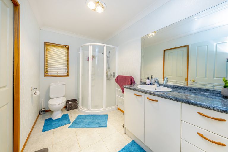 Photo of property in 223 Hill Road, The Gardens, Auckland, 2105