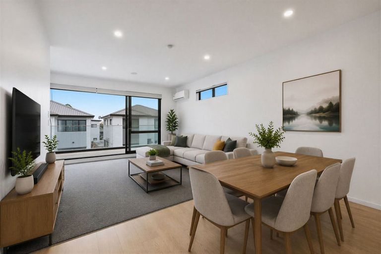 Photo of property in 2/19 Kingdale Road, Henderson, Auckland, 0610
