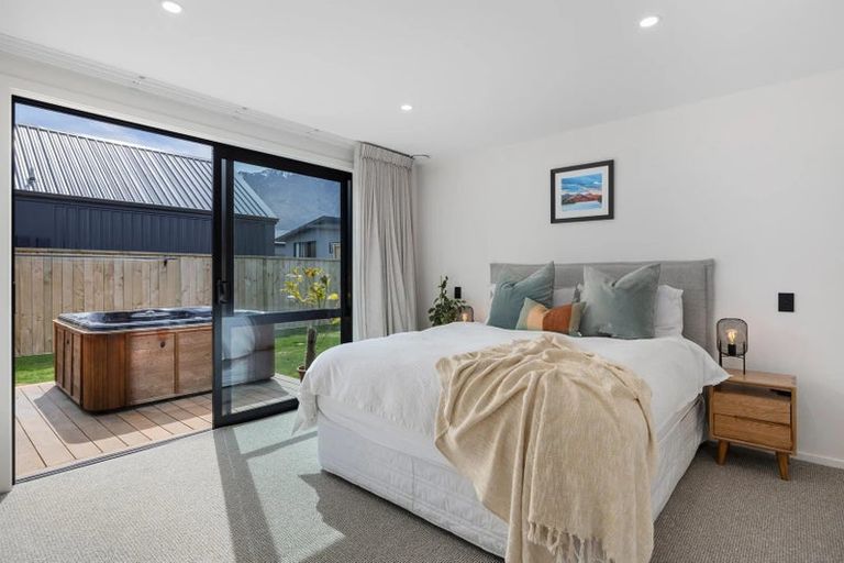 Photo of property in 35 Cheviot Street, Jacks Point, 9371