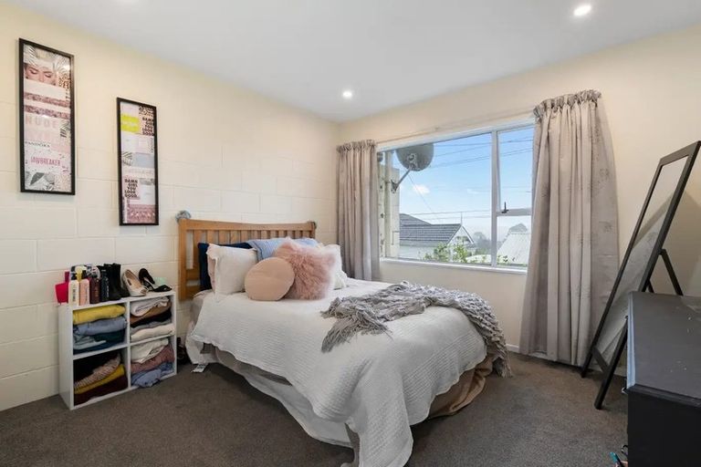 Photo of property in 1/98 Birkdale Road, Birkdale, Auckland, 0626