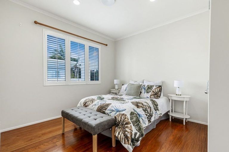 Photo of property in 5 Hobie Court, West Harbour, Auckland, 0618