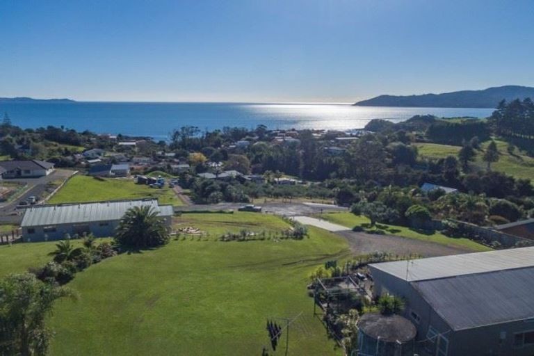 Photo of property in 3 Bush Point Road, Cable Bay, 0420