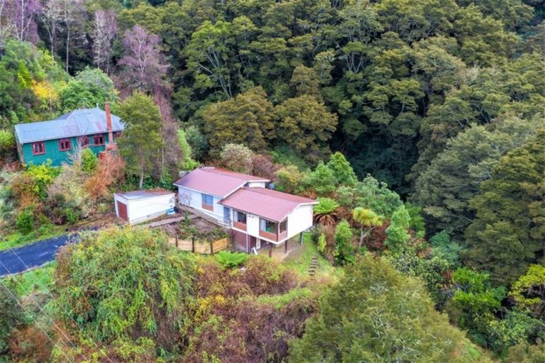 Photo of property in 30 Village Loop Road, Waipori Falls, Outram, 9073