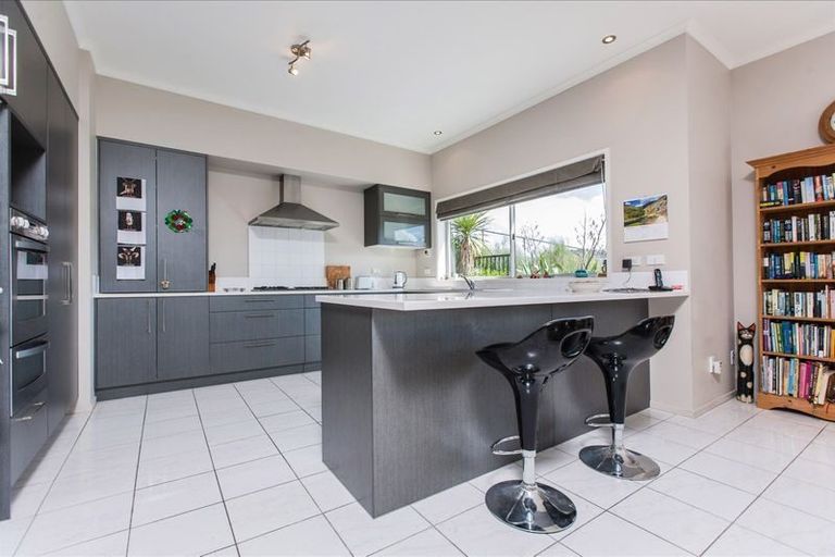 Photo of property in 5 Canyon Drive, Oteha, Auckland, 0632
