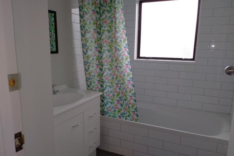 Photo of property in 17 Fleming Crescent, Maraenui, Napier, 4110