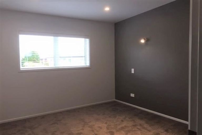 Photo of property in 8 Marina View Drive, West Harbour, Auckland, 0618