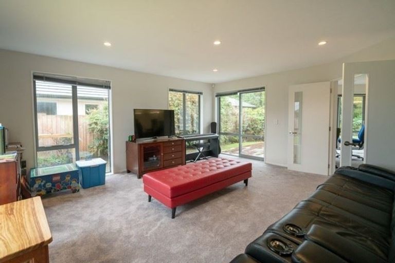 Photo of property in 21 Kestrel Place, Woolston, Christchurch, 8023