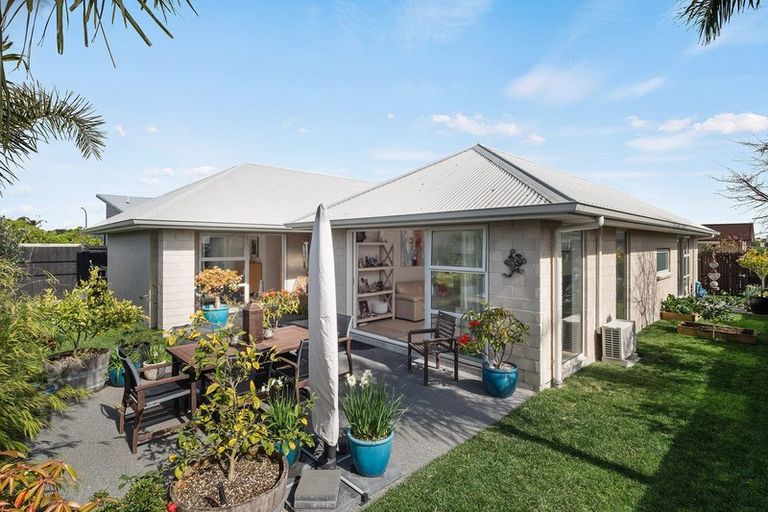 Photo of property in 12 Kokihi Close, Papamoa Beach, Papamoa, 3118