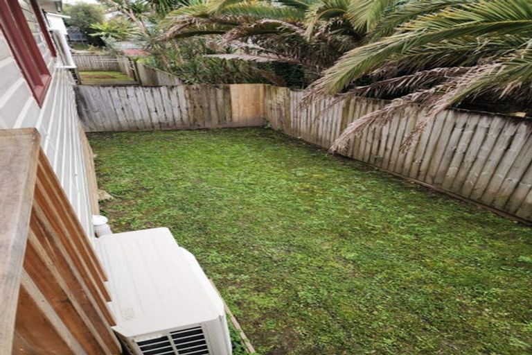 Photo of property in 53c Woodglen Road, Glen Eden, Auckland, 0602