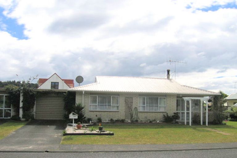 Photo of property in 100b Waverley Place, Whangamata, 3620