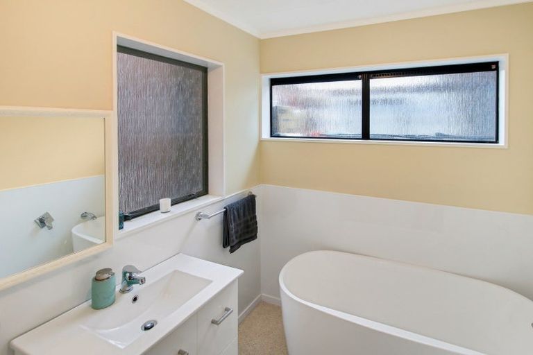 Photo of property in 18 Homewood Avenue, Levin, 5510