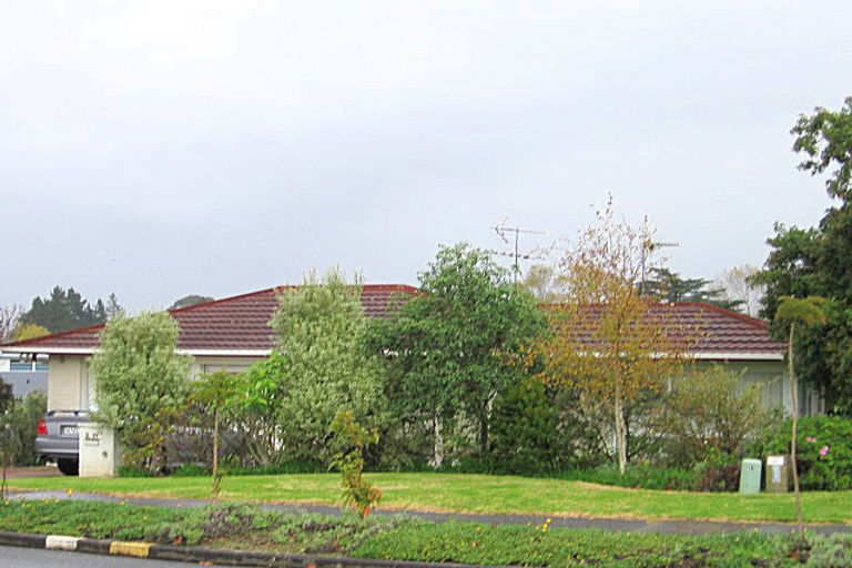 Photo of property in 2/37 Pinewood Grove, Botany Downs, Auckland, 2010