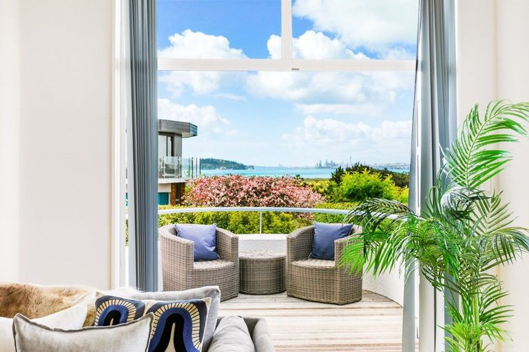 Photo of property in 21 Renoir Street, West Harbour, Auckland, 0618