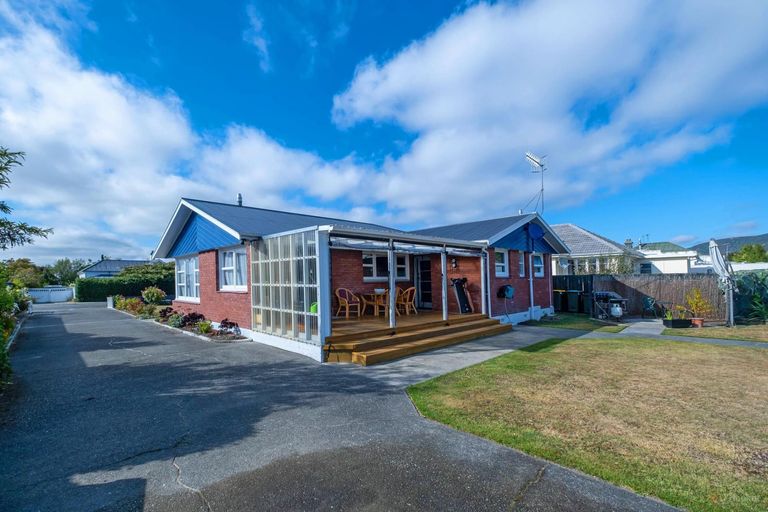 Photo of property in 24 Rhodes Street, Waimate, 7924