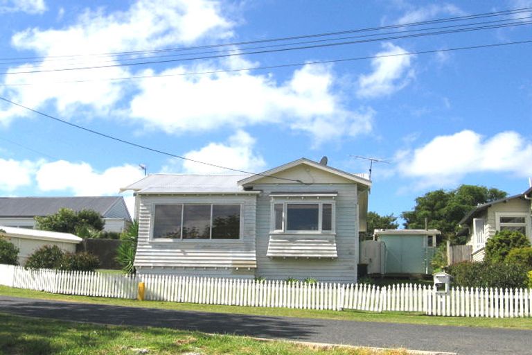 Photo of property in 15 Mariposa Crescent, Birkenhead, Auckland, 0626