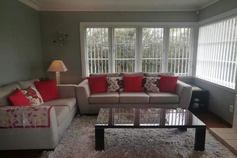 Photo of property in 61 Eastglen Road, Glen Eden, Auckland, 0602