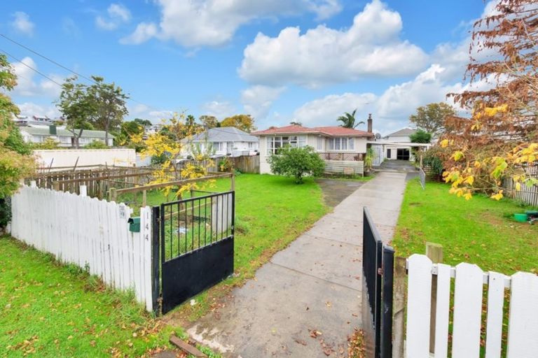 Photo of property in 144 Hepburn Road, Glendene, Auckland, 0602