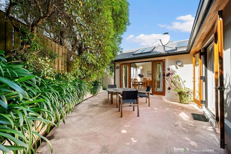 Photo of property in 9a Wadestown Road, Wadestown, Wellington, 6012