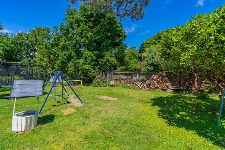 Photo of property in 18 Puriri Road, Waikanae, 5036