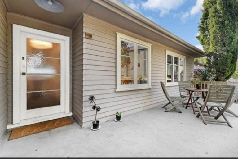 Photo of property in 38 Espalier Drive, Henderson, Auckland, 0612