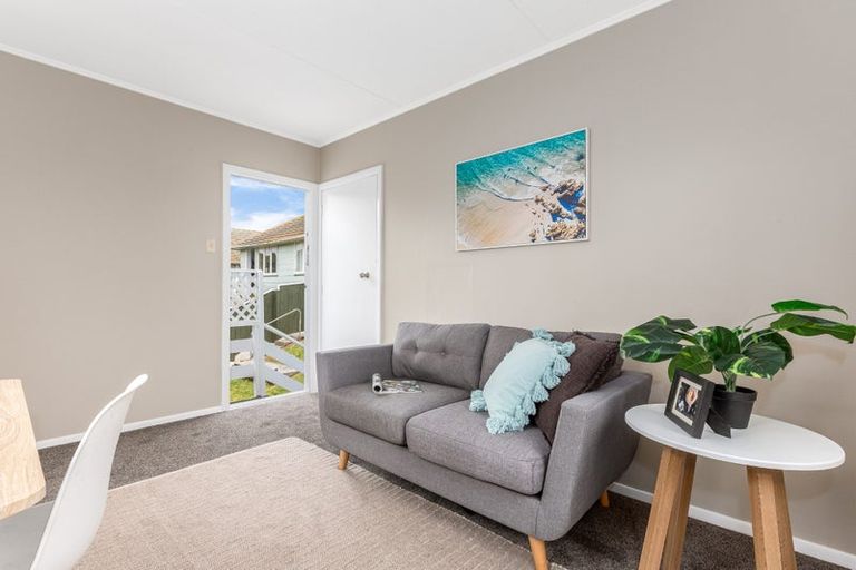 Photo of property in 15 Kapiti Crescent, Titahi Bay, Porirua, 5022