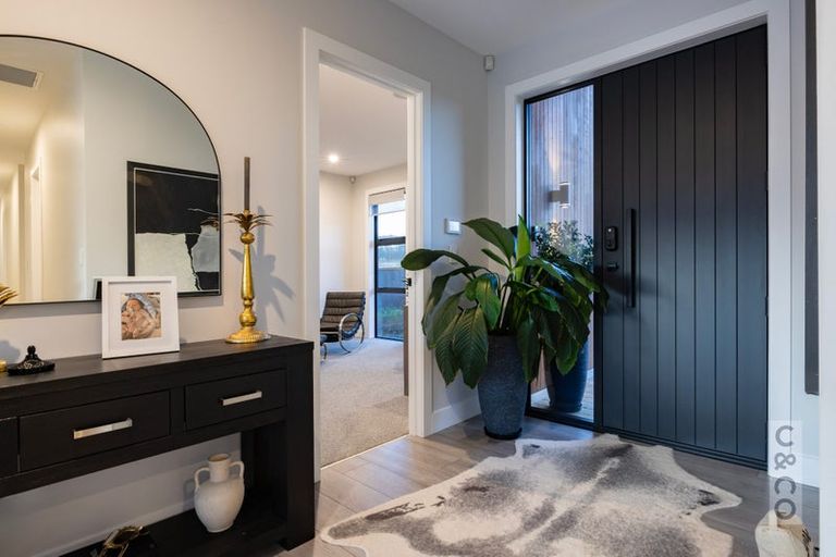 Photo of property in 21 Vogwill Road, Kumeu, 0810