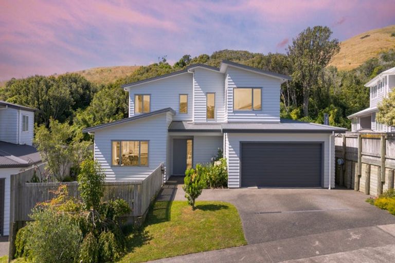 Photo of property in 5 Crompton Avenue, Churton Park, Wellington, 6037