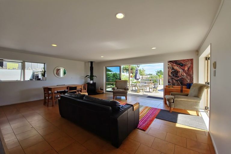 Photo of property in 11 Rodney Avenue, Te Horo Beach, Otaki, 5581