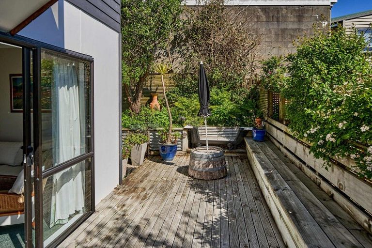 Photo of property in 20 Grays Road, Plimmerton, Porirua, 5026