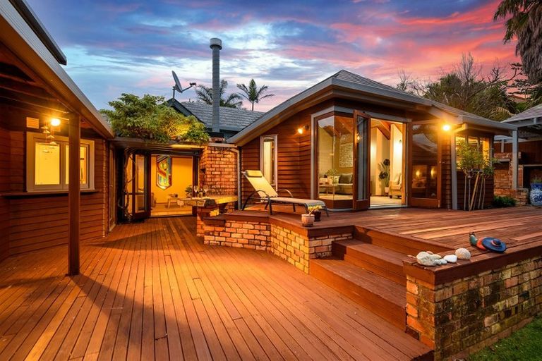 Photo of property in 16 Braemar Road, Castor Bay, Auckland, 0620