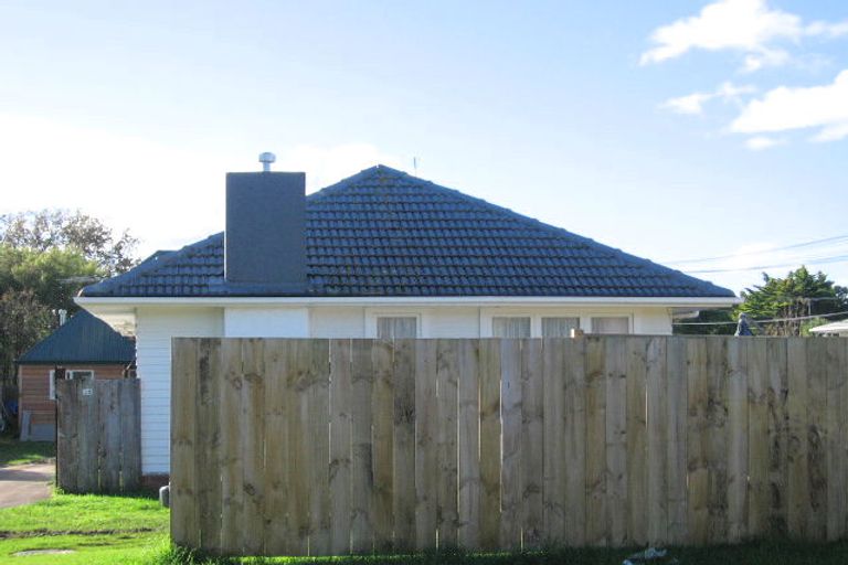 Photo of property in 1/27 Edwards Avenue, Henderson, Auckland, 0610