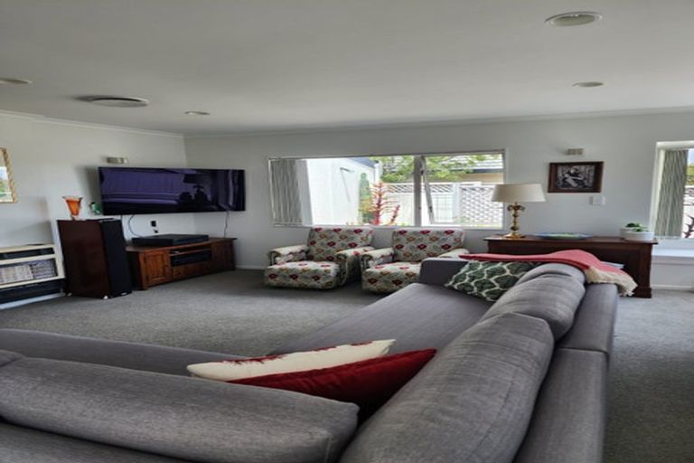 Photo of property in 12 Shelter Grove, Frankleigh Park, New Plymouth, 4310