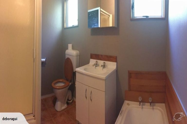 Photo of property in 1/633 Glenfield Road, Totara Vale, Auckland, 0629