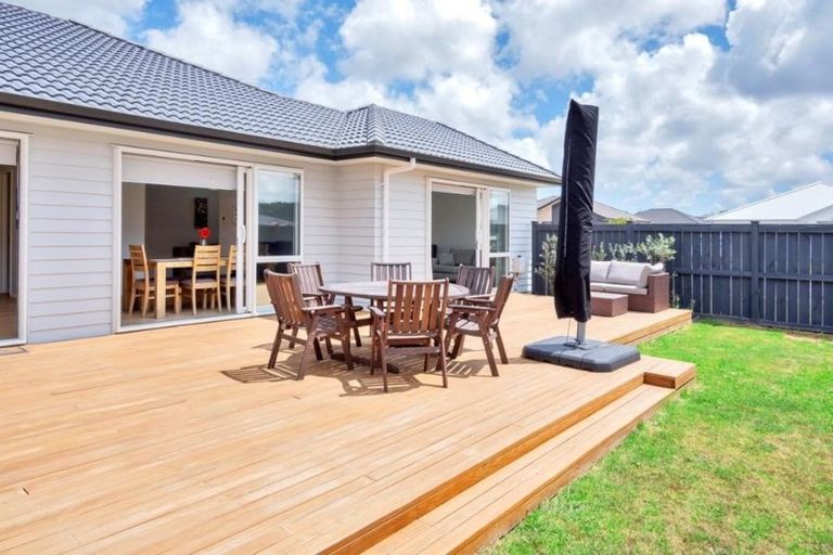 Photo of property in 3 Kuawa Drive, Kumeu, 0810