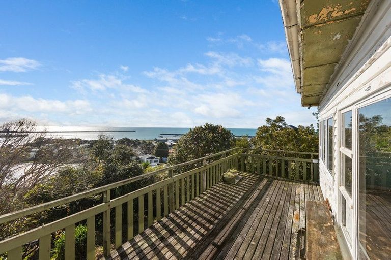 Photo of property in 11 South Road, Moturoa, New Plymouth, 4310