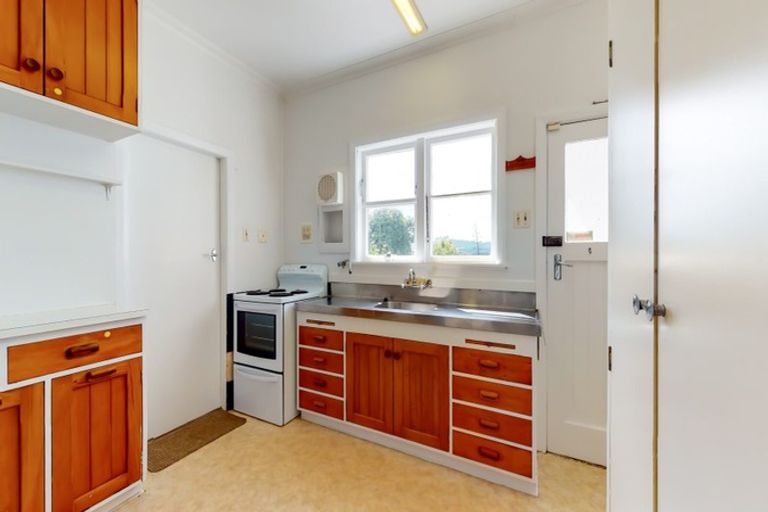 Photo of property in 48 Mana Esplanade, Paremata, Porirua, 5026