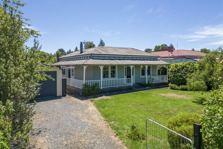 Photo of property in 30 Church Street, Waipawa, 4210