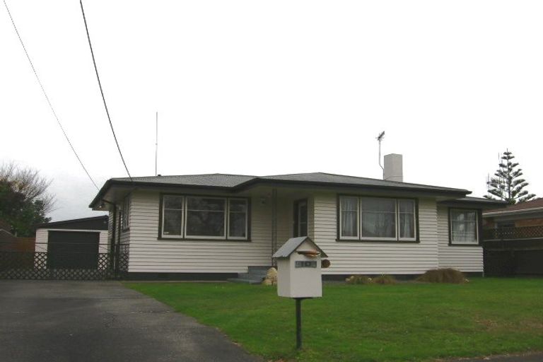 Photo of property in 10 Tararua Terrace, Cloverlea, Palmerston North, 4412