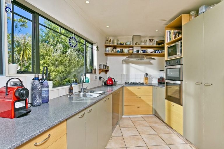 Photo of property in 2/710 East Coast Road, Milford, Auckland, 0620