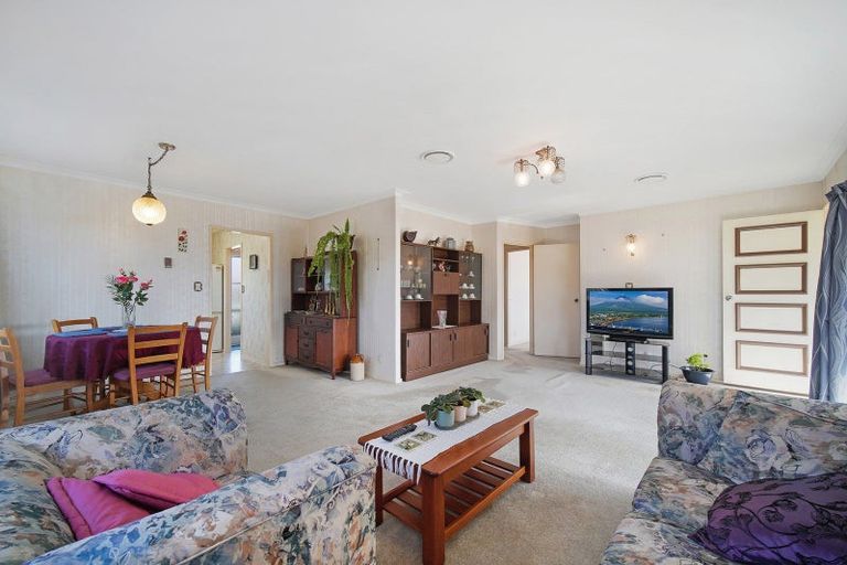 Photo of property in 1 Hedge Row, Sunnyhills, Auckland, 2010