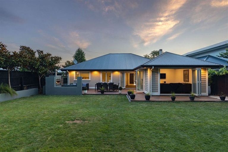 Photo of property in 84 Trafalgar Street, St Albans, Christchurch, 8014