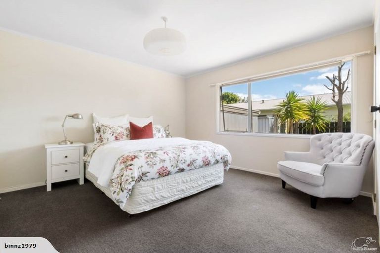Photo of property in 2/10 Glennandrew Drive, Half Moon Bay, Auckland, 2012