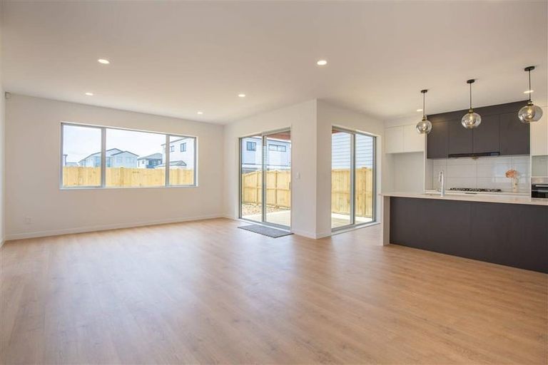 Photo of property in 4 Toanui Road, Hobsonville, Auckland, 0616