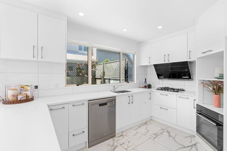 Photo of property in 2/97 Clyde Road, Ilam, Christchurch, 8041