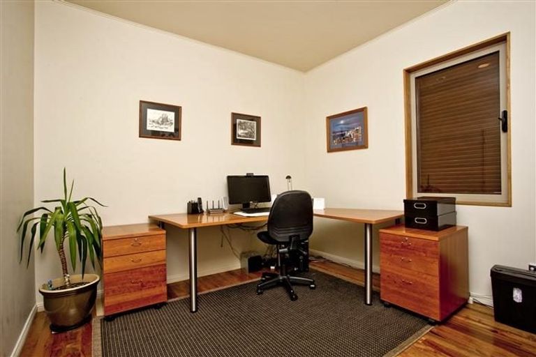 Photo of property in 2/190 East Coast Road, Forrest Hill, Auckland, 0620