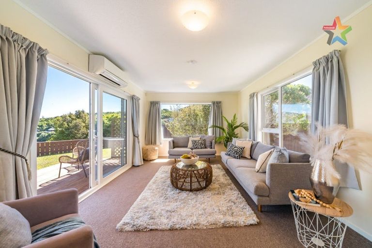 Photo of property in 11 Jasmine Grove, Maungaraki, Lower Hutt, 5010