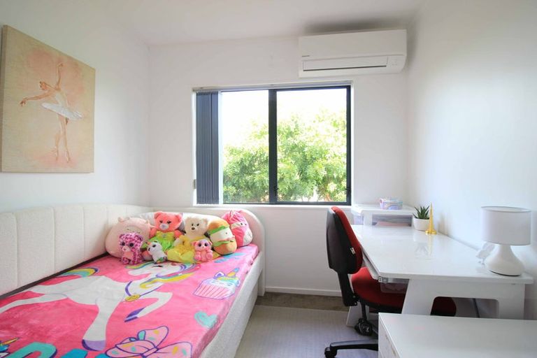 Photo of property in 38 Awaroa Road, Sunnyvale, Auckland, 0612