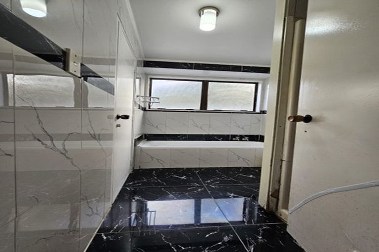 Photo of property in 12 Sheralee Place, Bucklands Beach, Auckland, 2014